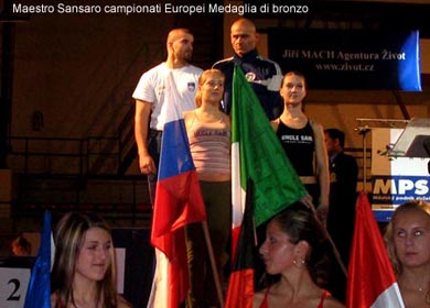 Maestro Sansaro sul podio medaglia di bronzo europei 2004