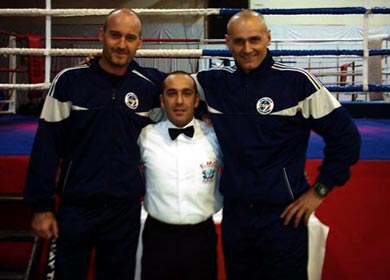 Il maestro Sansaro con un compagno di squadra